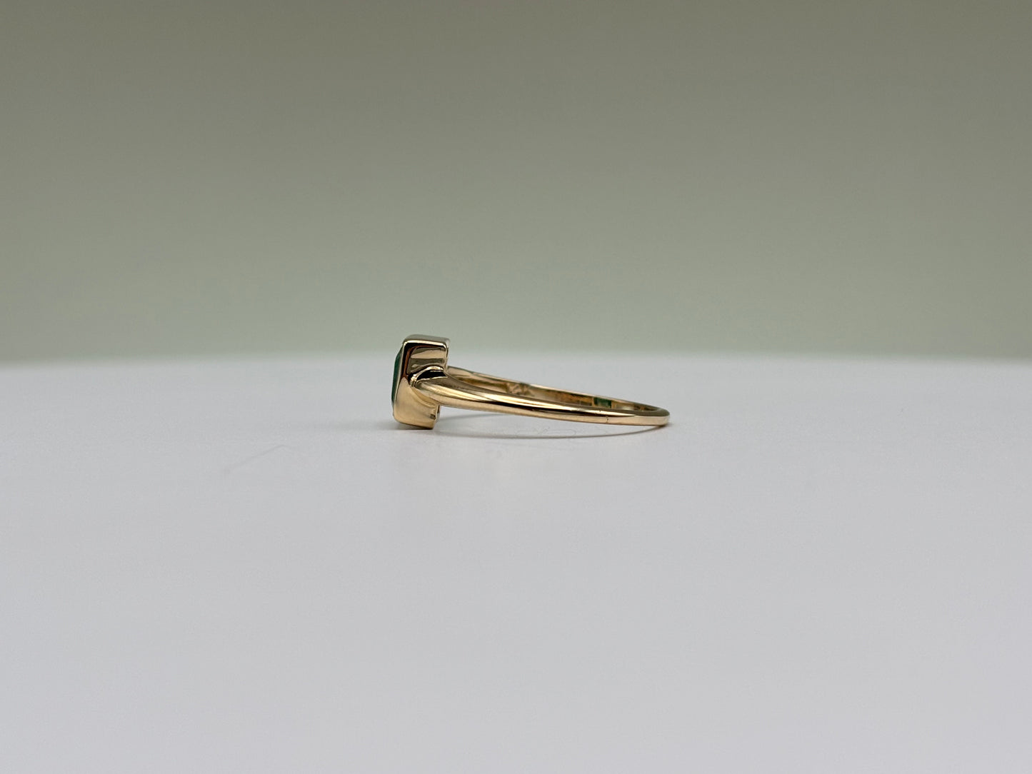 14k Yellow Gold Bezel-Set Colombian Emerald Ring - 1.14 cttw