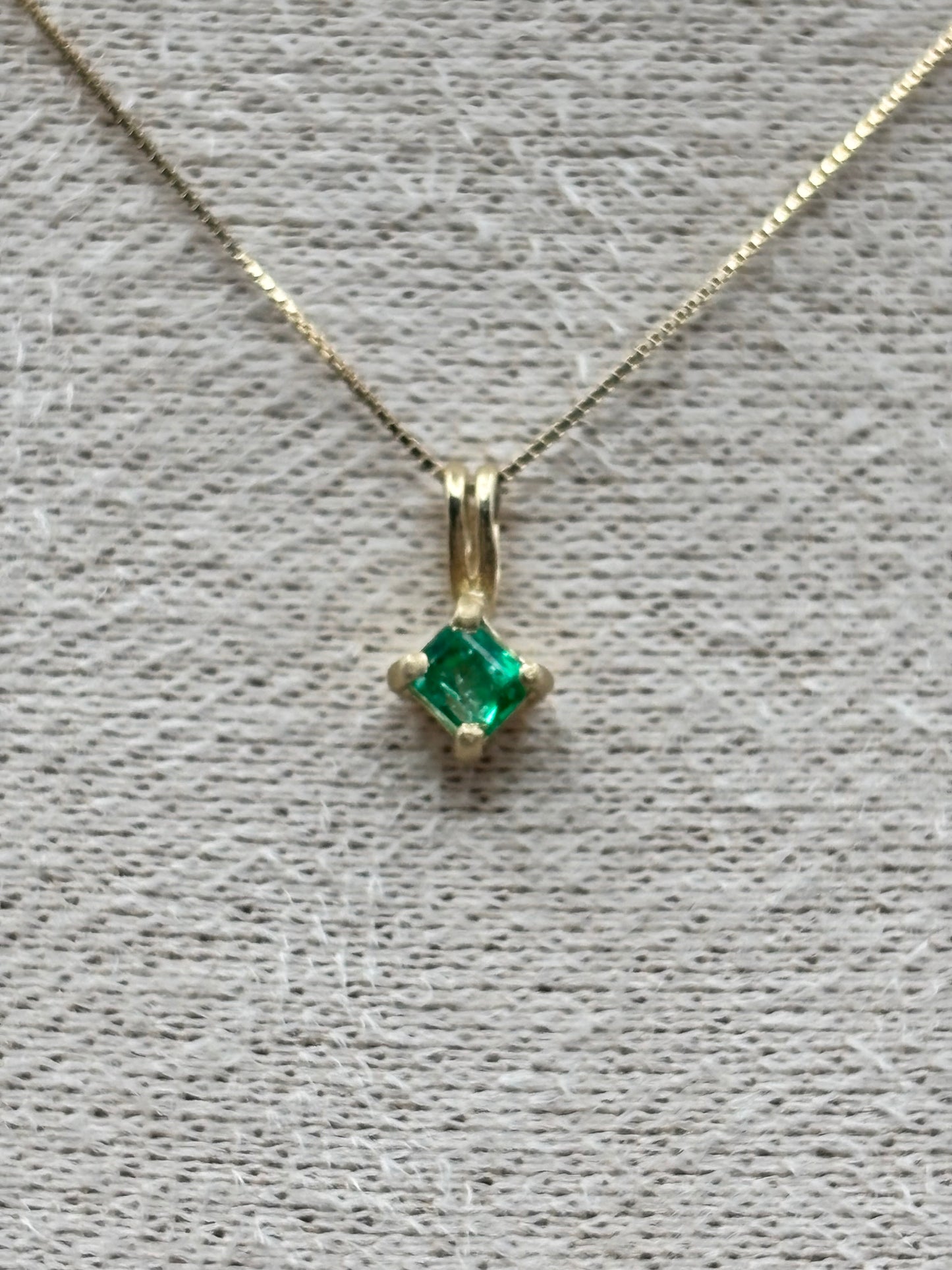 14k Yellow Gold Asscher-Cut Colombian Emerald Pendant with 18" Box Chain - 0.17 ct