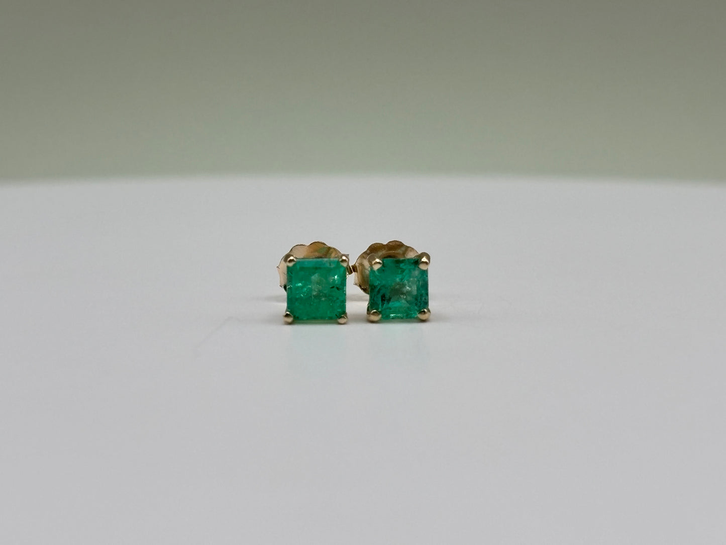 14k Yellow Gold Square-Cut Colombian Emerald Stud Earrings - 1.24 cttw