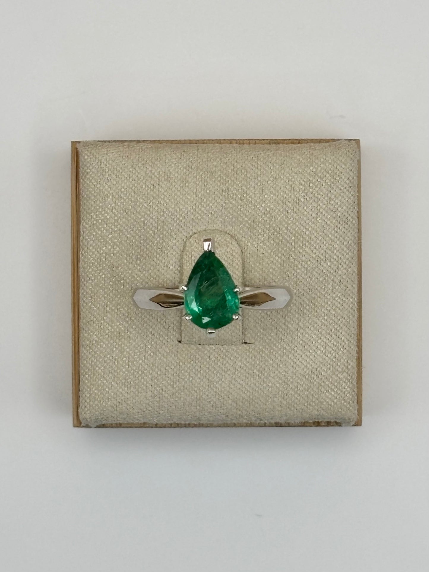 14k White Gold Pear-Cut Colombian Emerald - 1.64 cttw