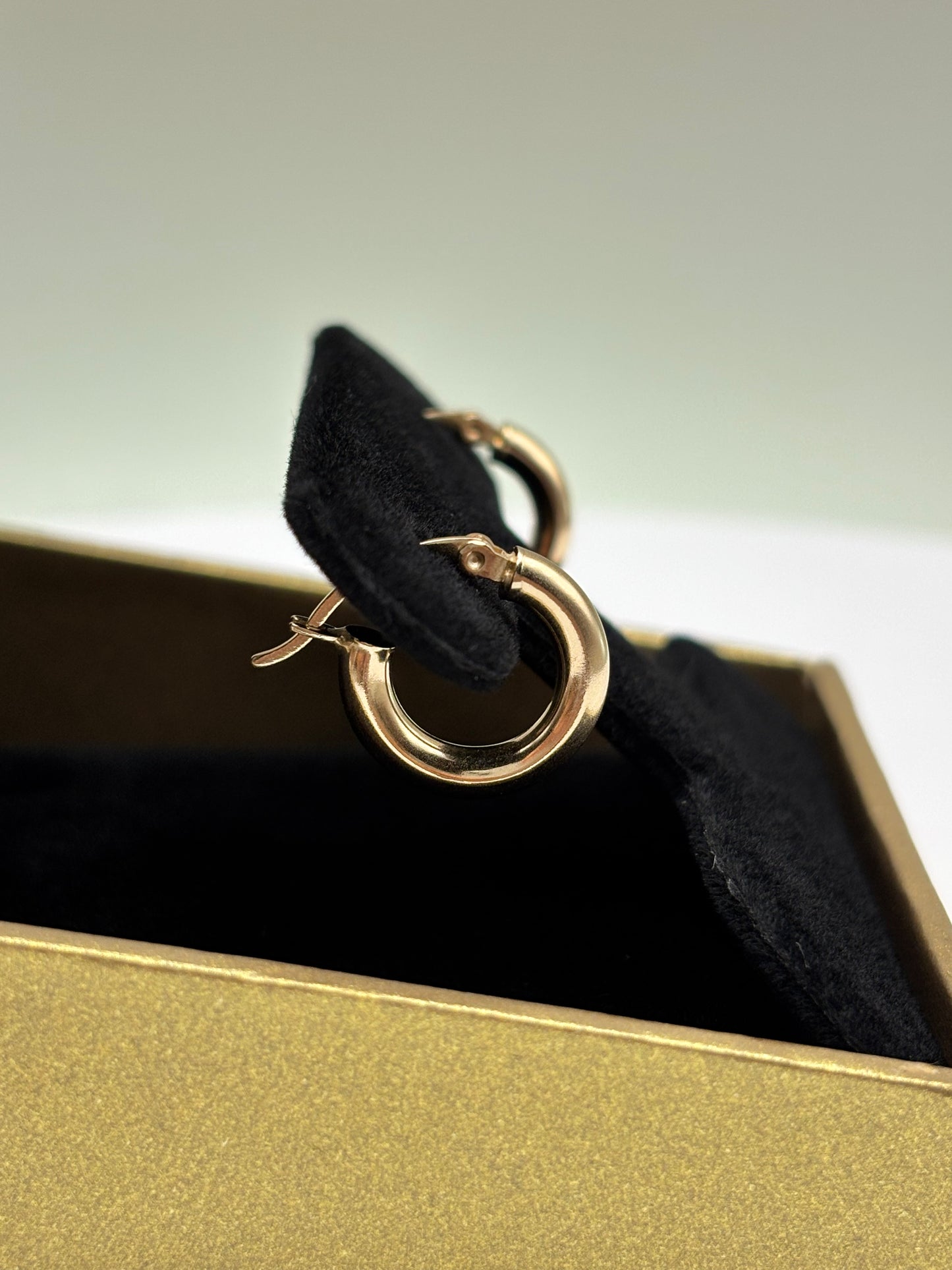 14k Yellow Gold Classic Hoop Earrings