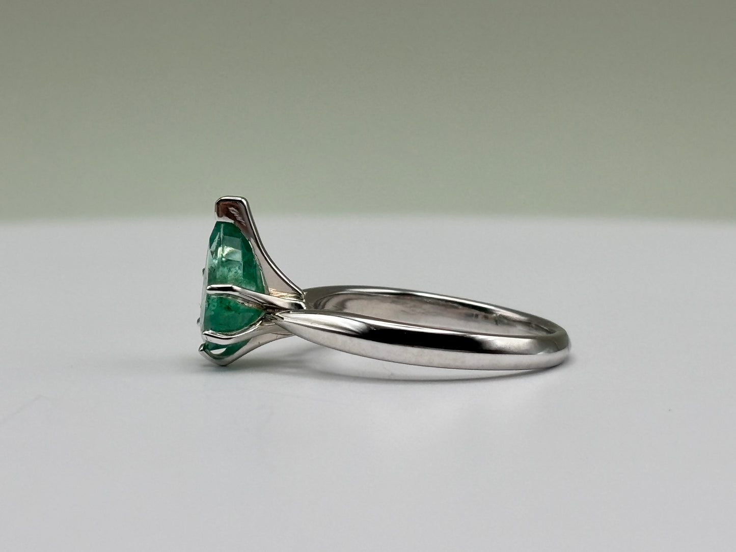 14k White Gold Pear-Cut Colombian Emerald - 1.64 cttw