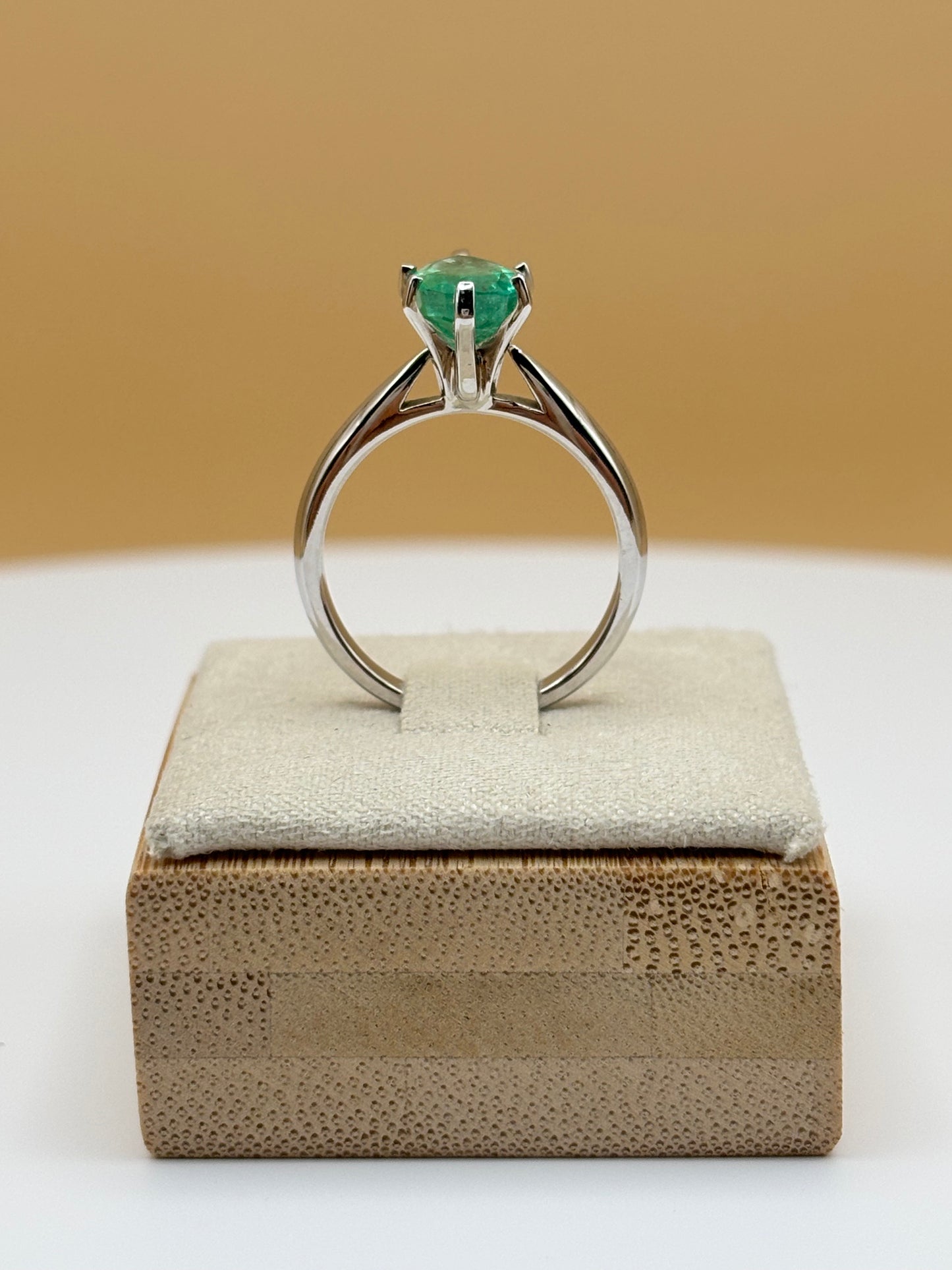 14k White Gold Pear-Cut Colombian Emerald - 1.64 cttw