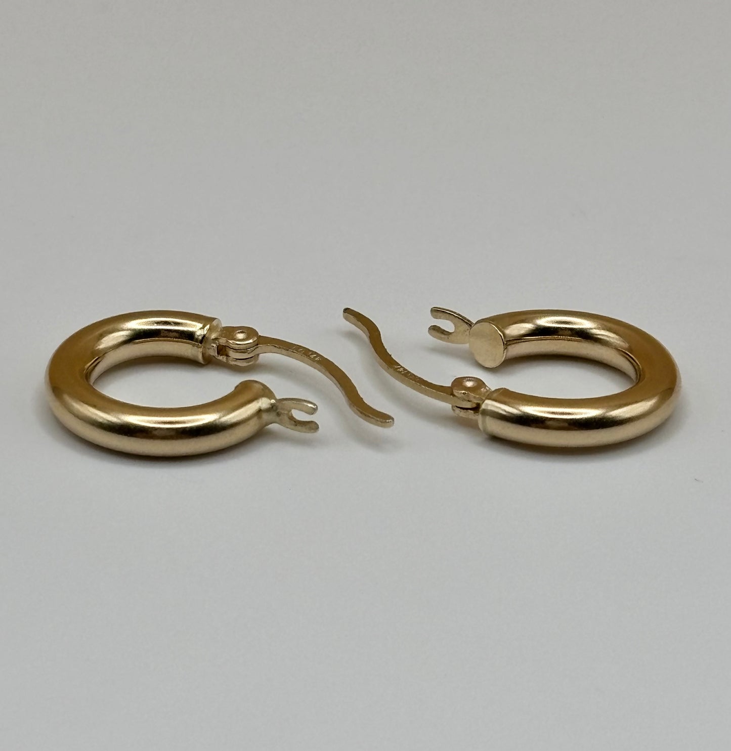14k Yellow Gold Classic Hoop Earrings