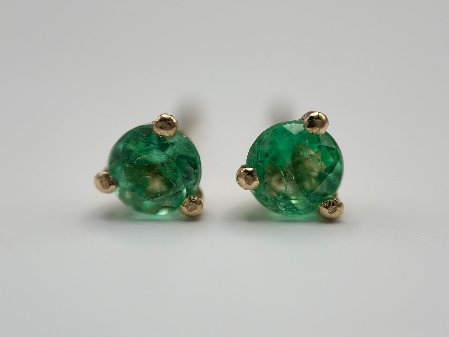 14k Yellow Gold Round Colombian Emerald Stud Earrings - 0.38 cttw