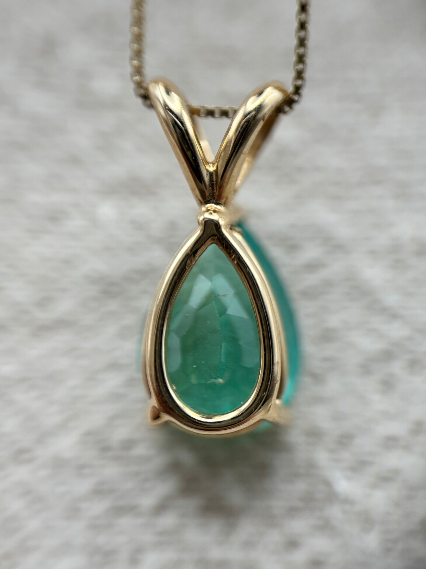 14k Yellow Gold Pear-Cut Colombian Emerald Pendant with 18" Box Chain - 1.70 ct