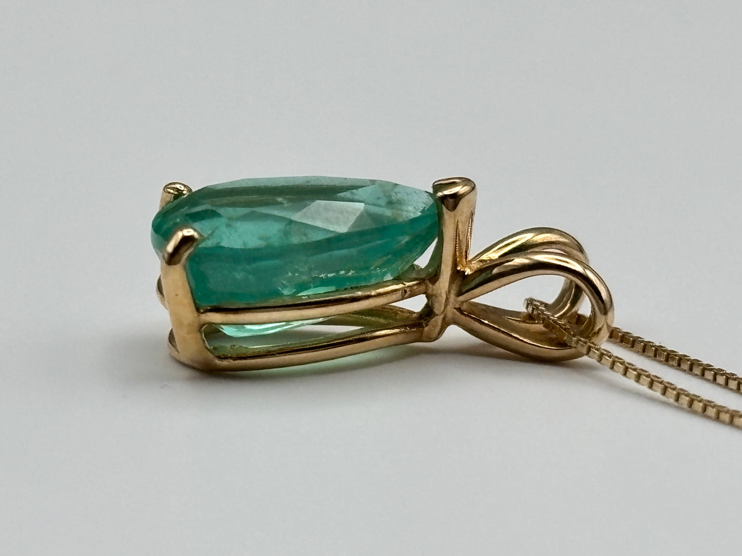 14k Yellow Gold Pear-Cut Colombian Emerald Pendant with 18" Box Chain - 1.70 ct