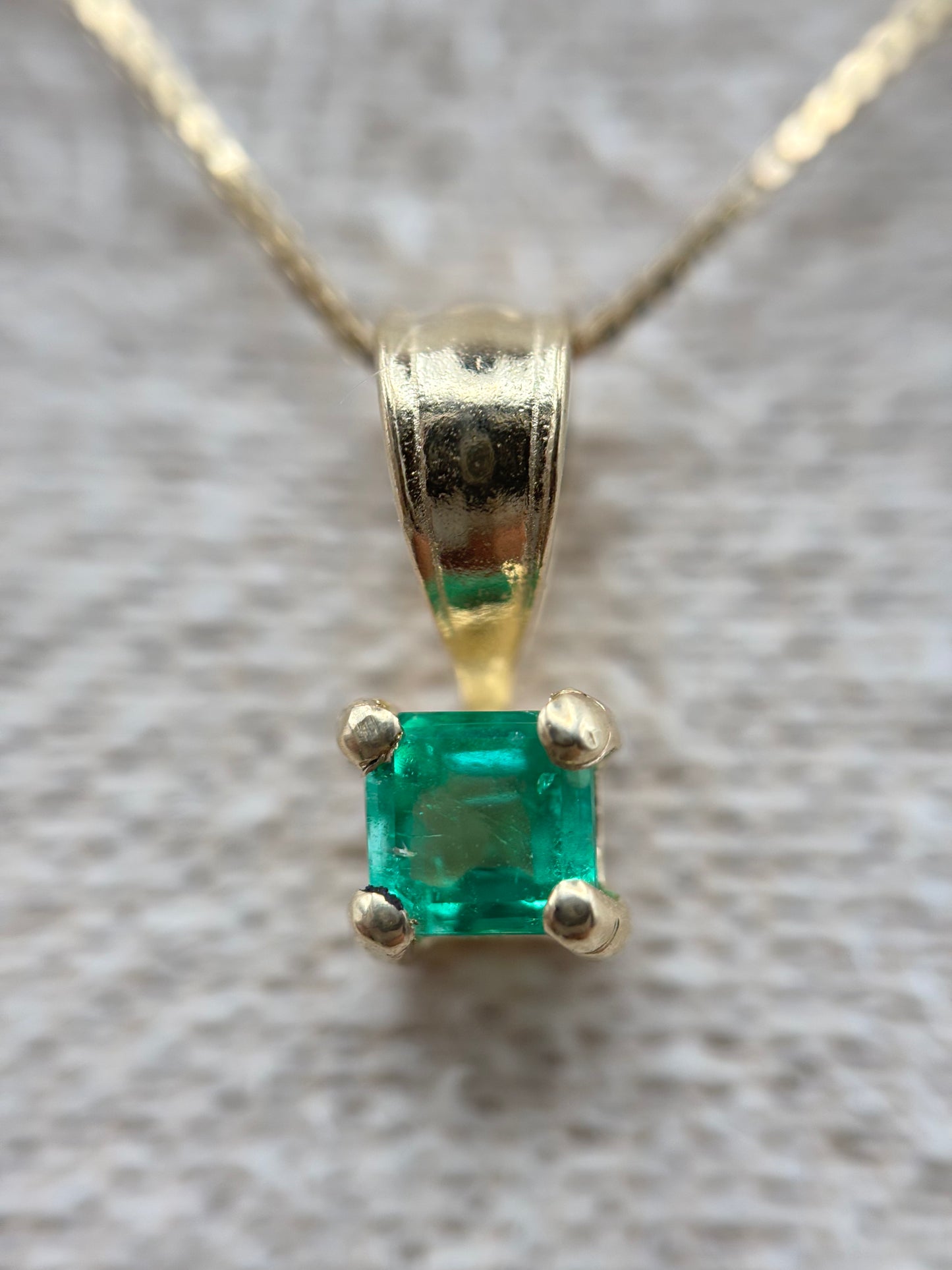 14k Yellow Gold Asscher-Cut Colombian Emerald Pendant with 18" Box Chain - 0.16 ct