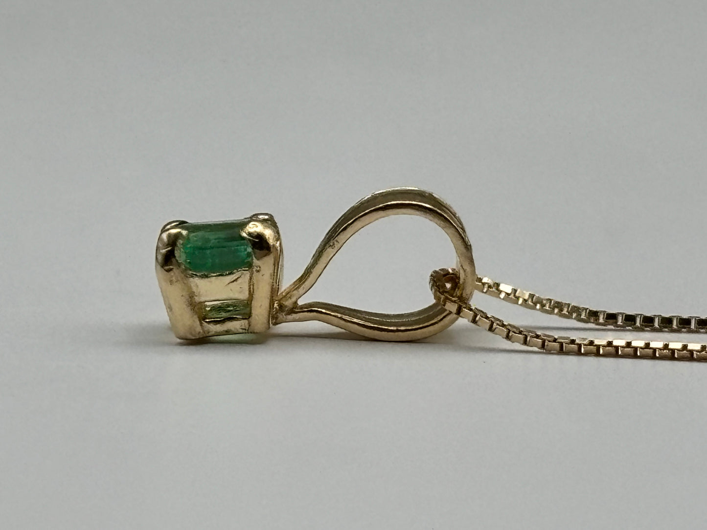 14k Yellow Gold Asscher-Cut Colombian Emerald Pendant with 18" Box Chain - 0.16 ct