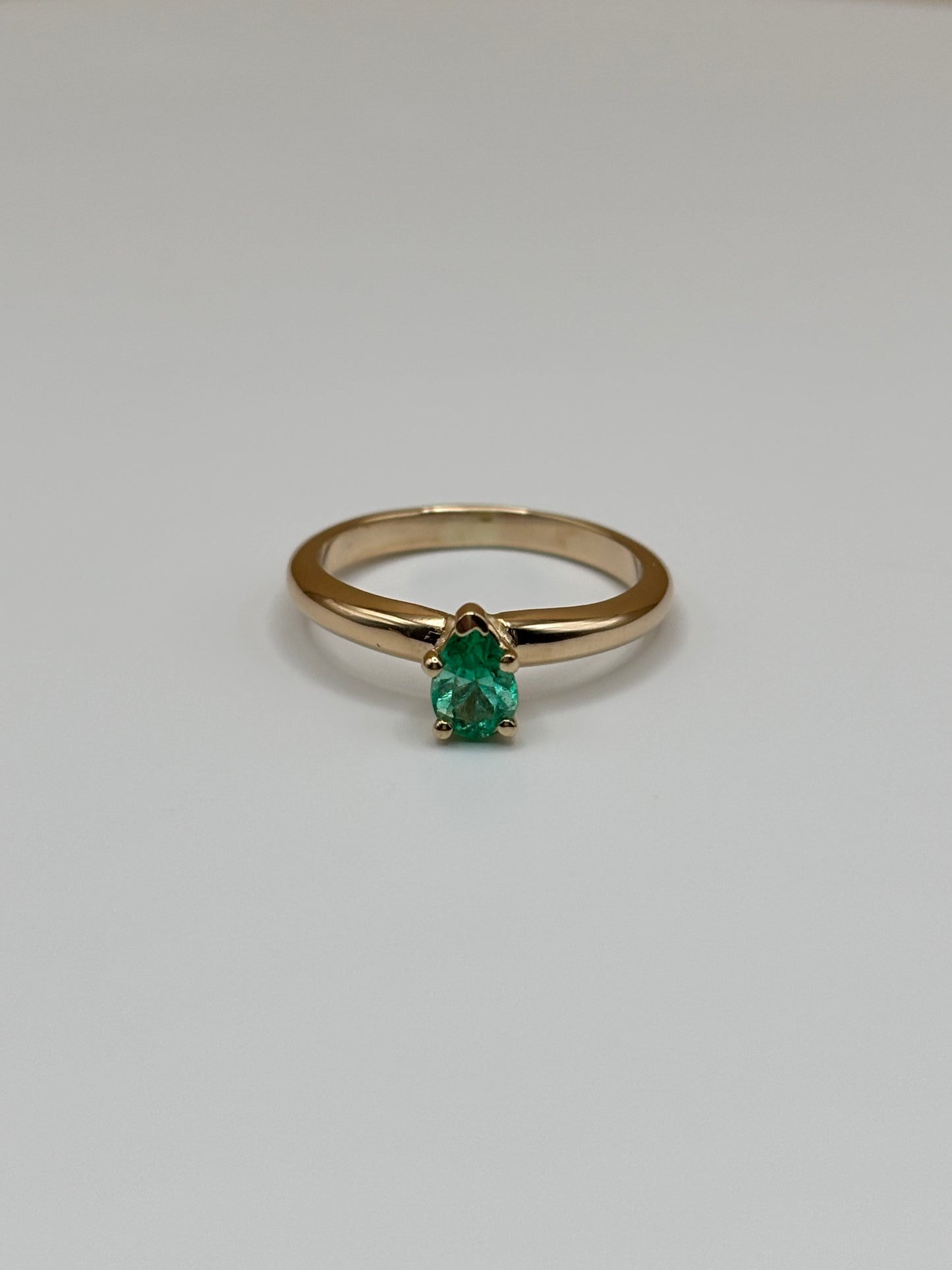 14k Yellow Gold Pear-Cut Colombian Emerald Solitaire Ring - 0.32 cttw