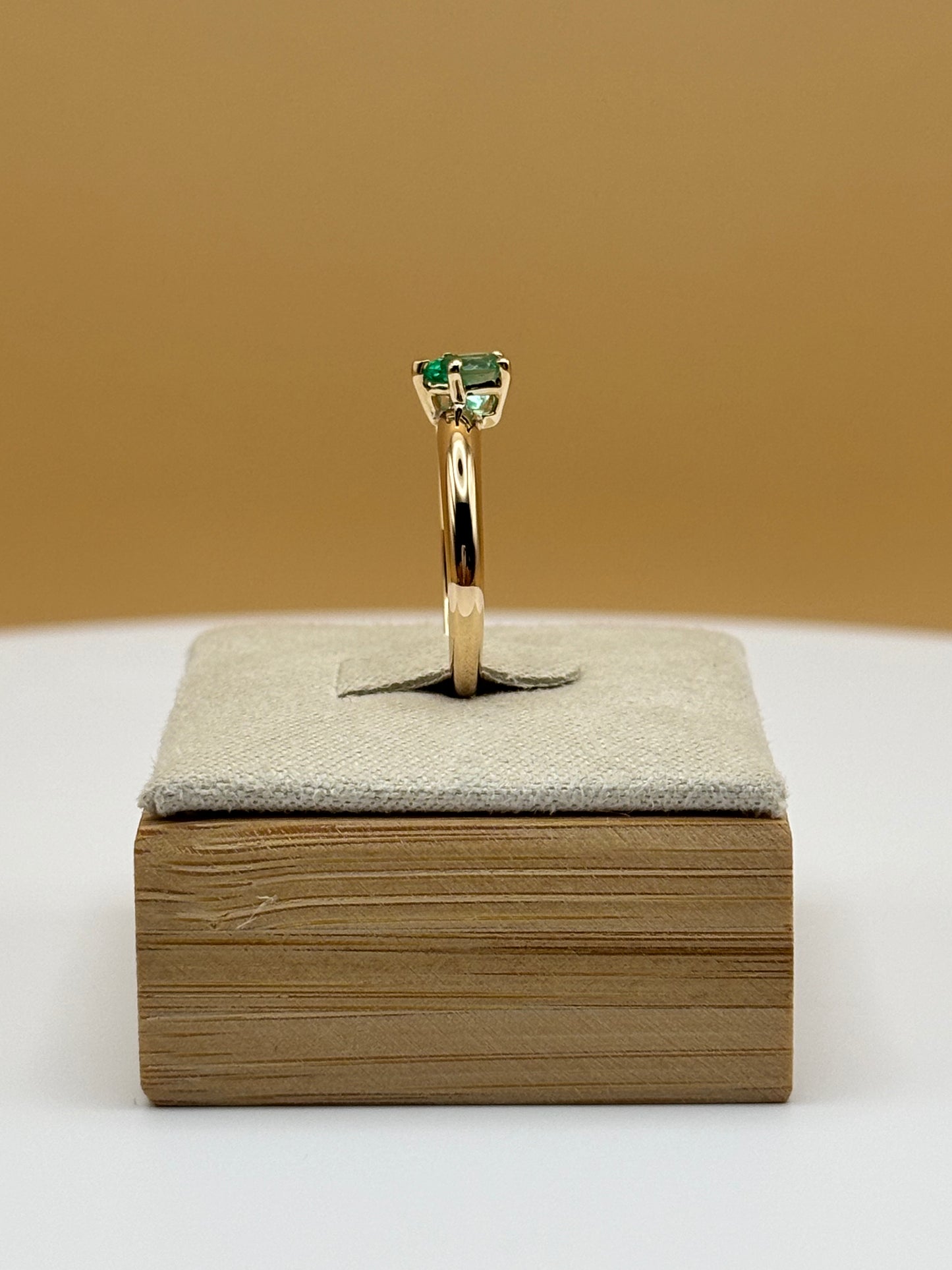 14k Yellow Gold Pear-Cut Colombian Emerald Solitaire Ring - 0.32 cttw
