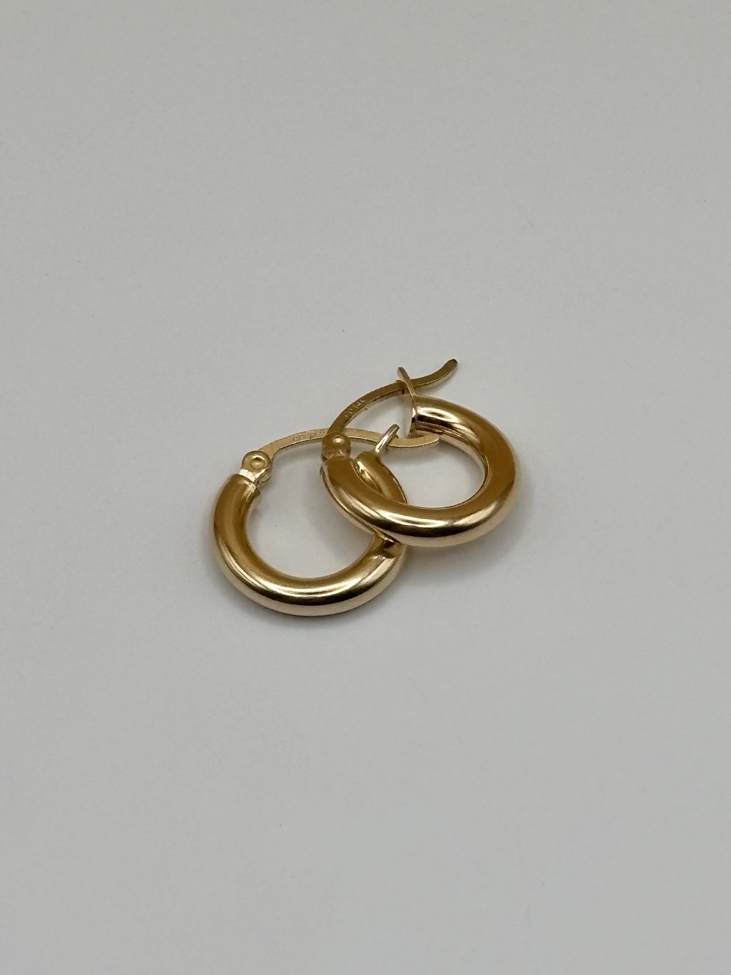 14k Yellow Gold Classic Hoop Earrings