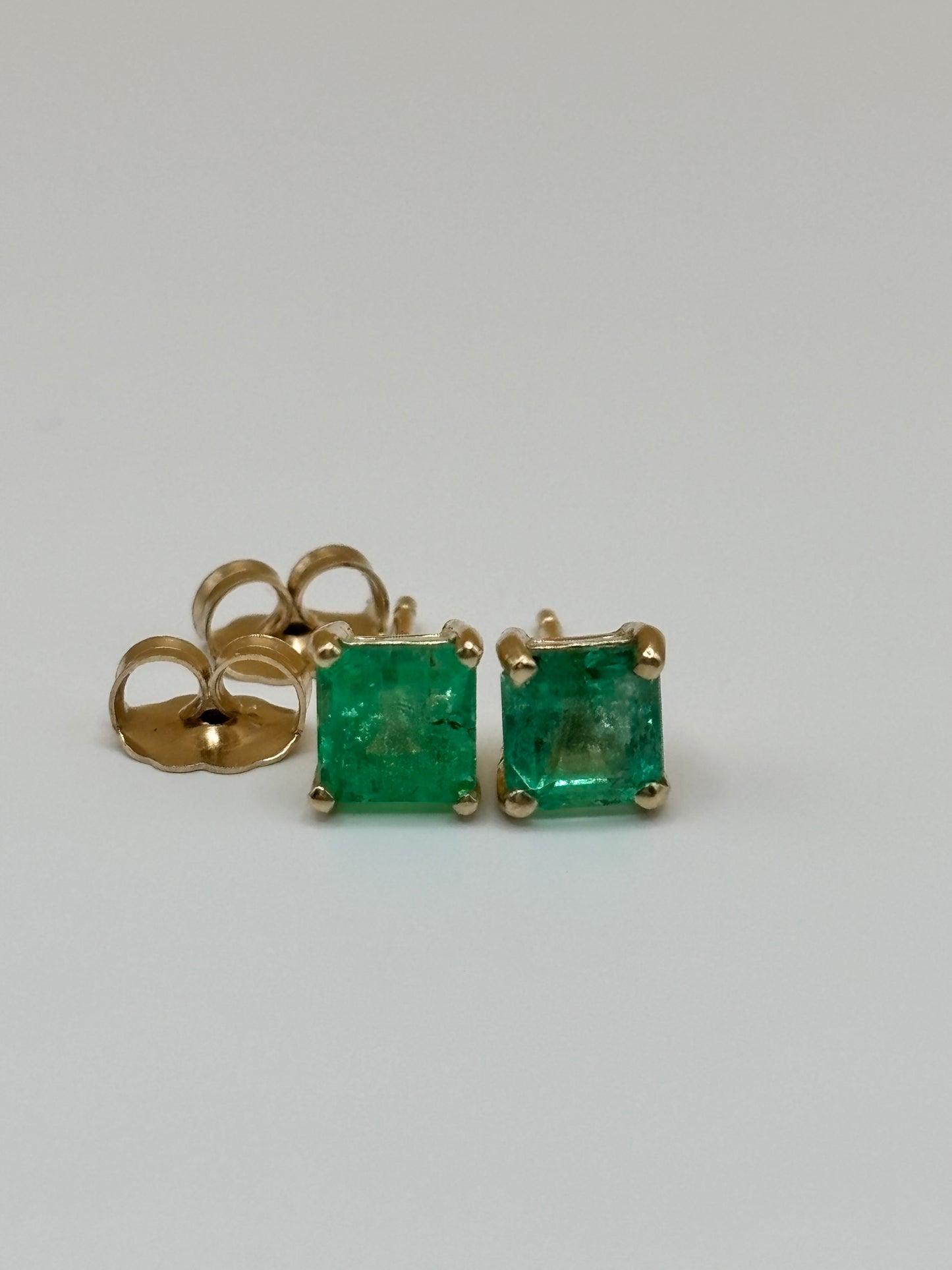 14k Yellow Gold Square-Cut Colombian Emerald Stud Earrings - 1.24 cttw