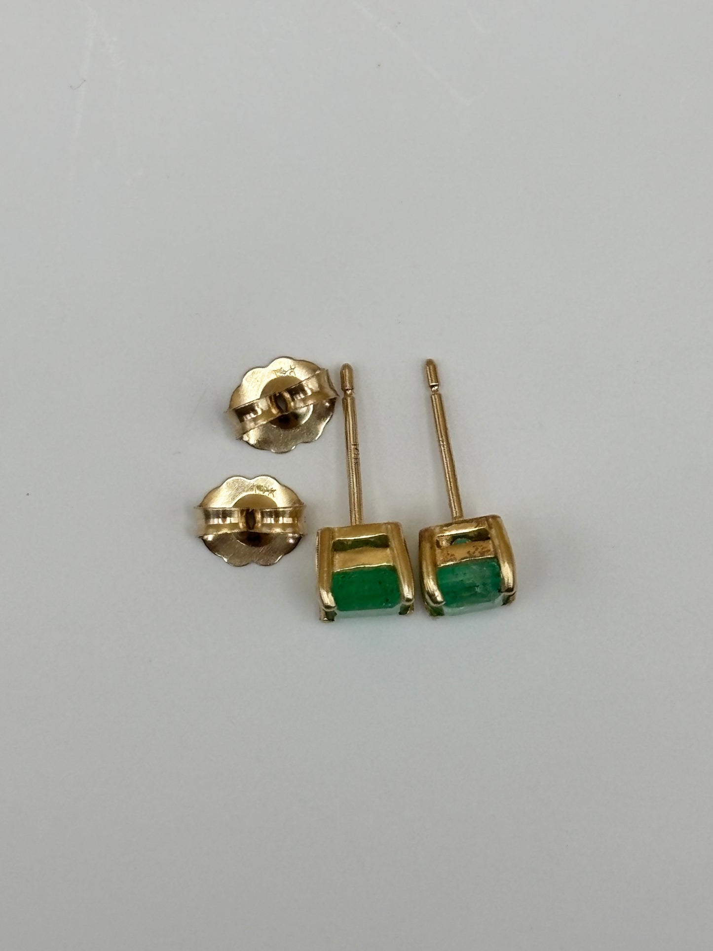14k Yellow Gold Square-Cut Colombian Emerald Stud Earrings - 1.24 cttw