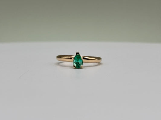 14k Yellow Gold Pear-Cut Colombian Emerald Solitaire Ring - 0.32 cttw
