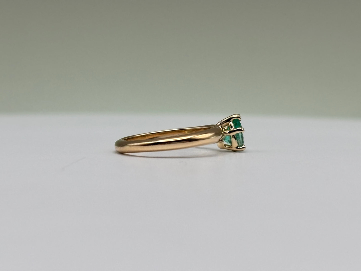 14k Yellow Gold Pear-Cut Colombian Emerald Solitaire Ring - 0.32 cttw