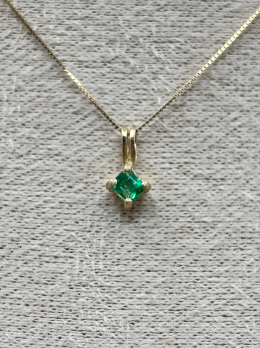 14k Yellow Gold Asscher-Cut Colombian Emerald Pendant with 18" Box Chain - 0.17 ct