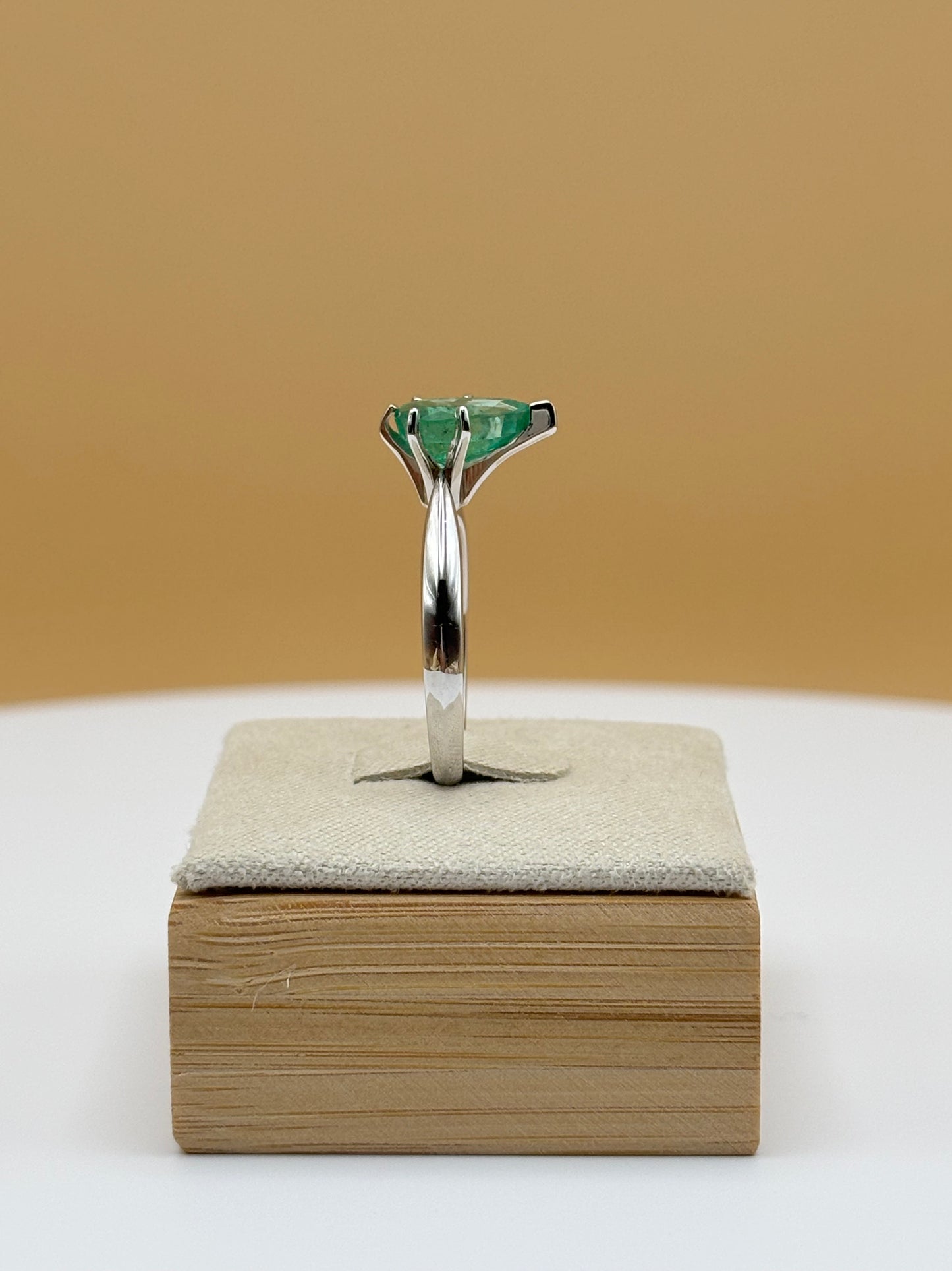 14k White Gold Pear-Cut Colombian Emerald - 1.64 cttw