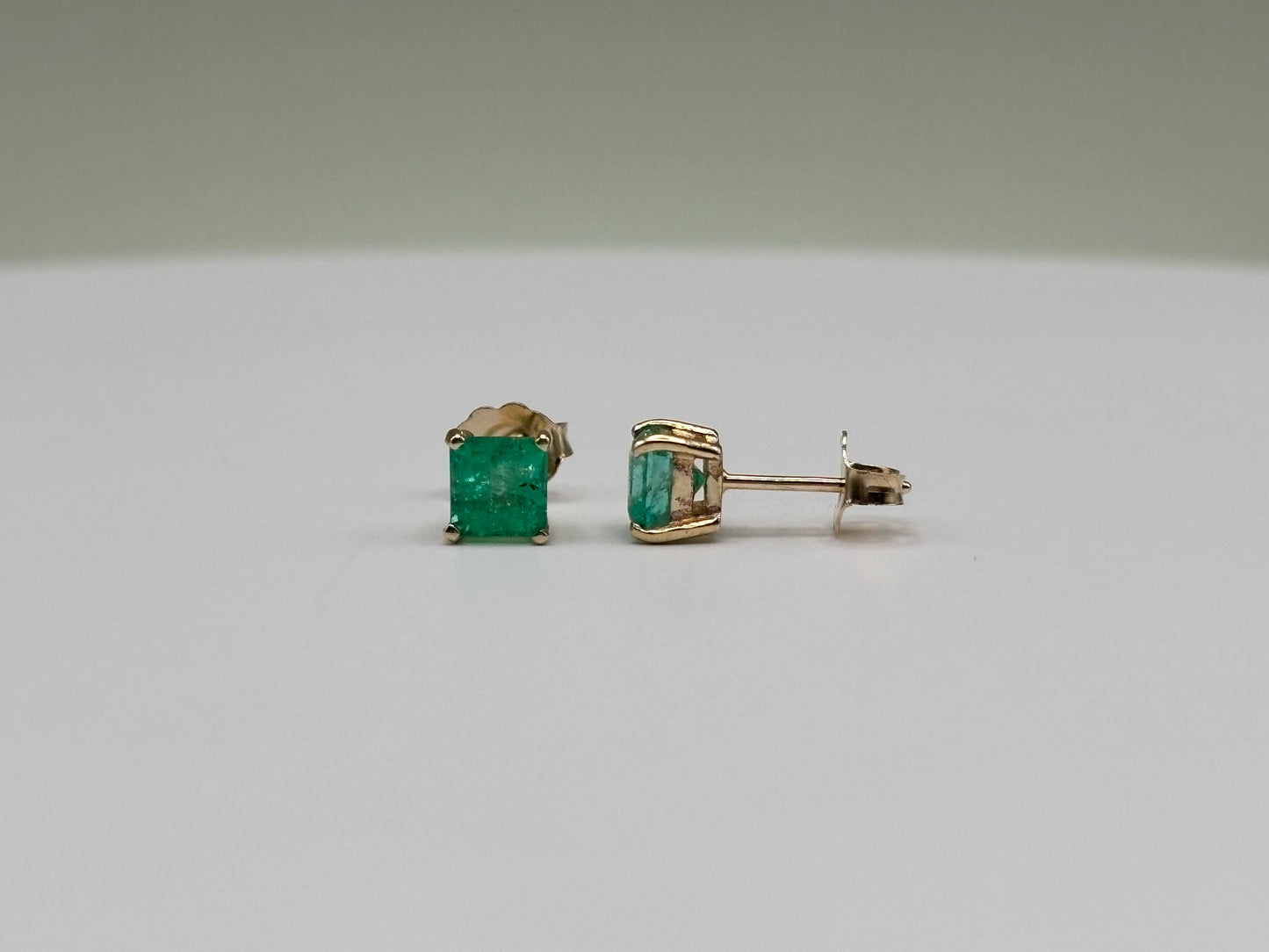 14k Yellow Gold Square-Cut Colombian Emerald Stud Earrings - 1.24 cttw