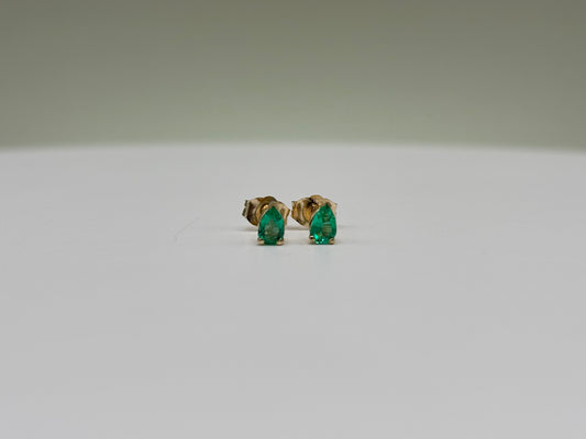 14k Yellow Gold Pear-Cut Colombian Emerald Stud Earrings - 0.38 cttw