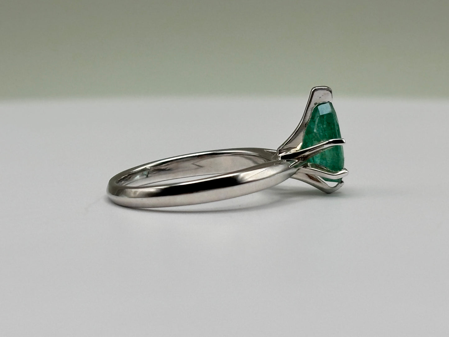 14k White Gold Pear-Cut Colombian Emerald - 1.64 cttw