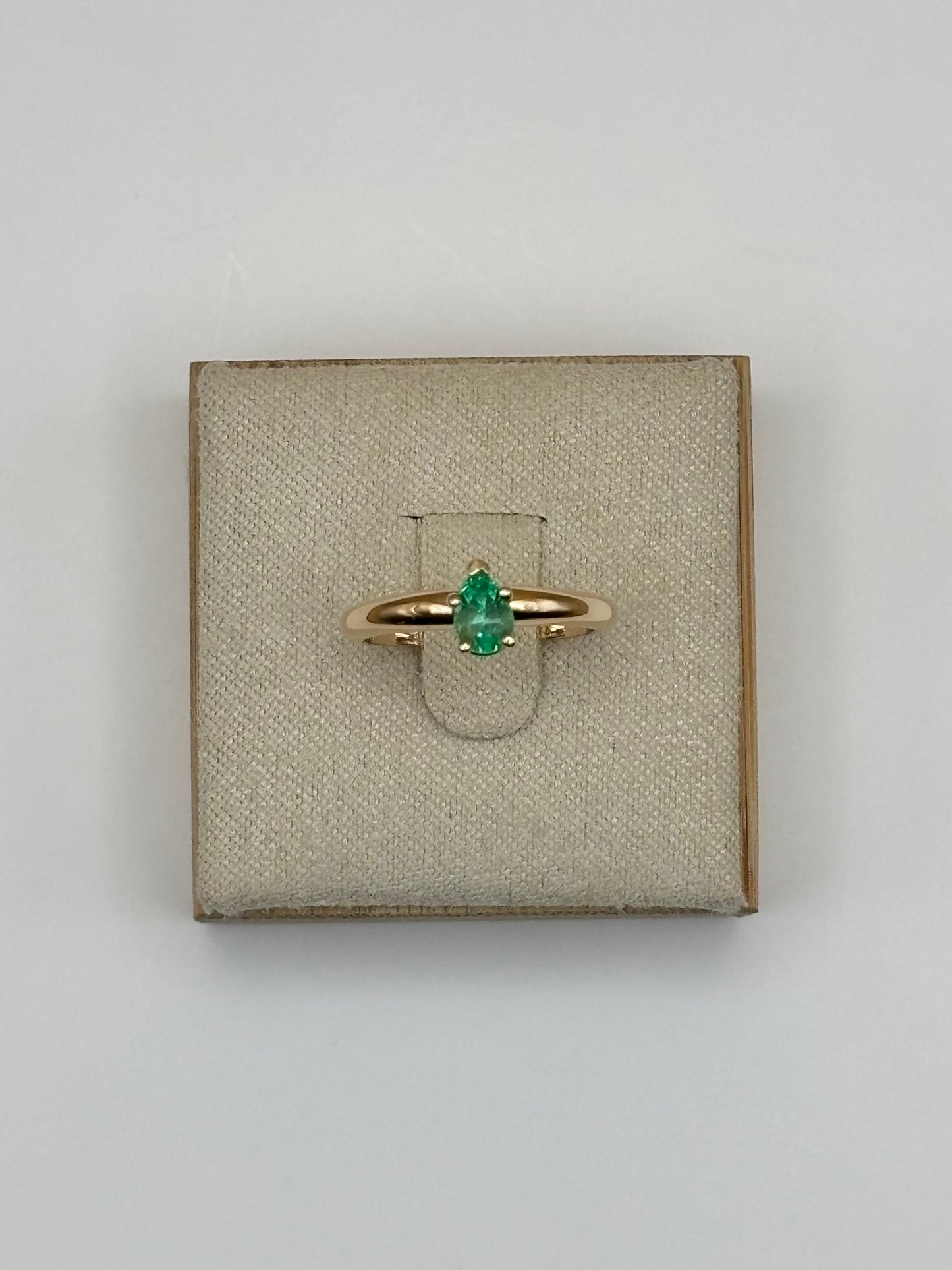 14k Yellow Gold Pear-Cut Colombian Emerald Solitaire Ring - 0.32 cttw