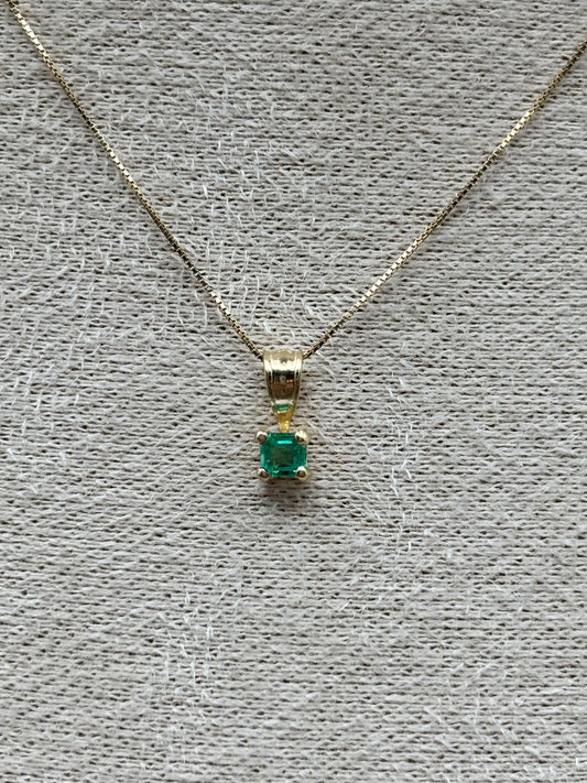14k Yellow Gold Asscher-Cut Colombian Emerald Pendant with 18" Box Chain - 0.16 ct