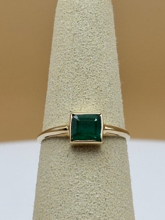 14k Yellow Gold Bezel-Set Colombian Emerald Ring - 1.14 cttw