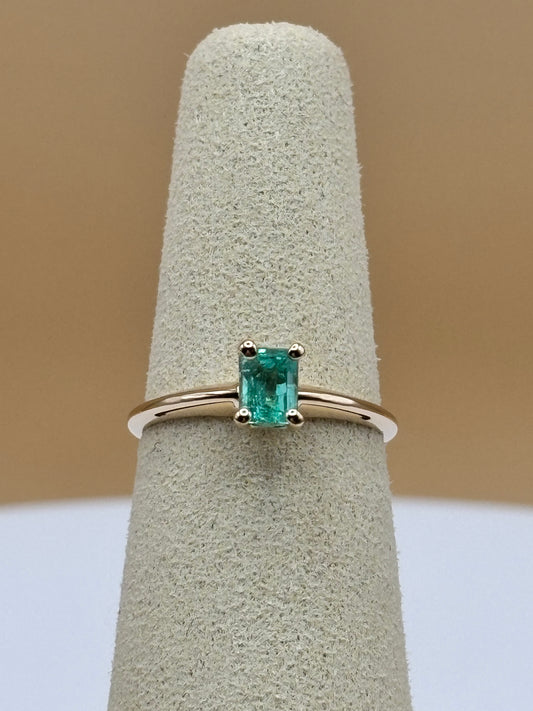 14k Yellow Gold Natural Emerald Solitaire Ring - 0.48 cttw