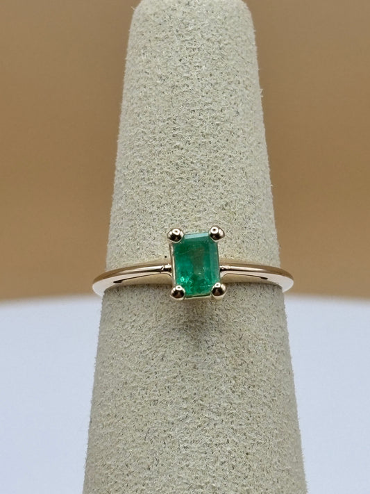 14k Yellow Gold Natural Emerald Solitaire Ring - 0.51 cttw
