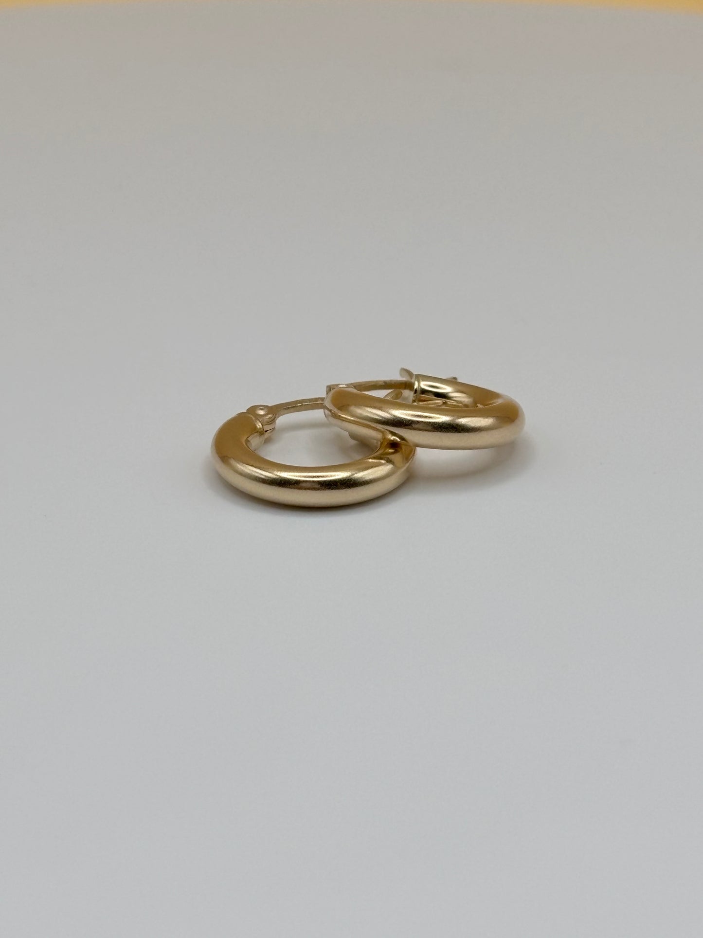 14k Yellow Gold Classic Hoop Earrings