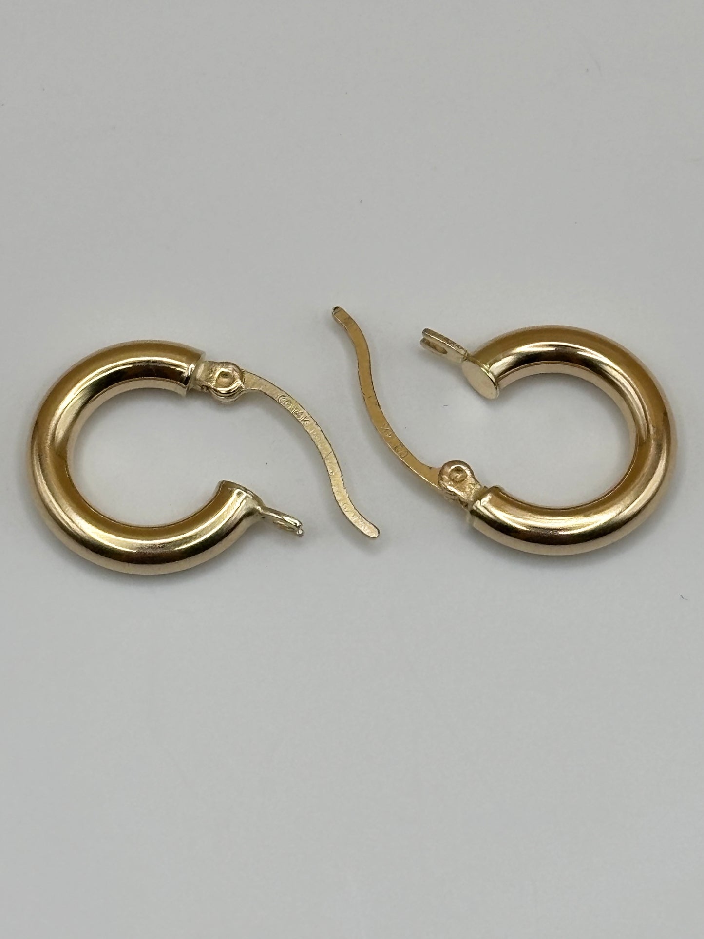 14k Yellow Gold Classic Hoop Earrings
